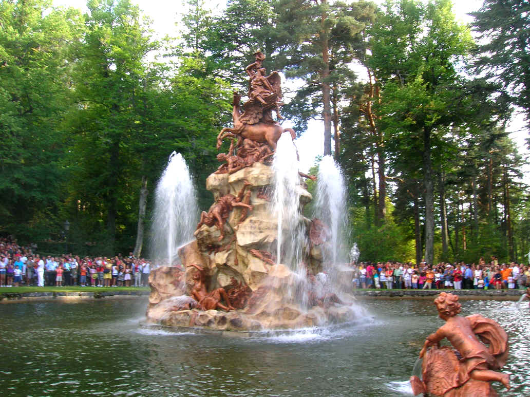 Fontana de La Fama in azione colle acque