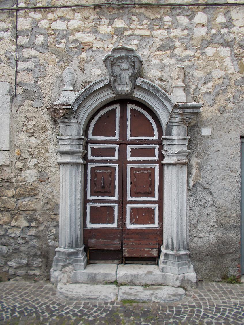 Portone d'entrata della "Casa Palaziata" del musico Domenico Gizzi a Ceccano