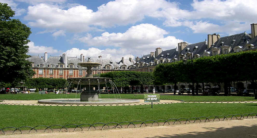 Place des Vosges a Parigi