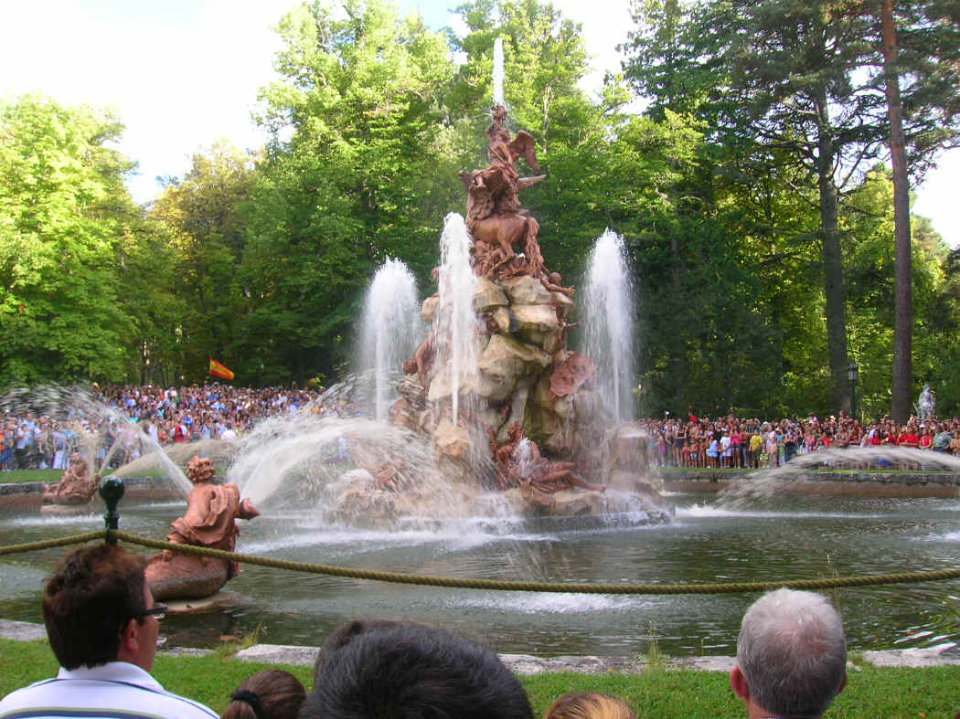 Ressa dinnanzi alla Fontana de La Fama alla Granja de San Ildefonso