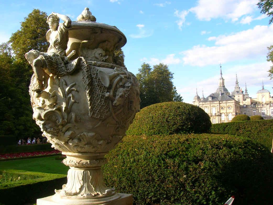 Uno degli 8 vasi del Parterre de la Fama