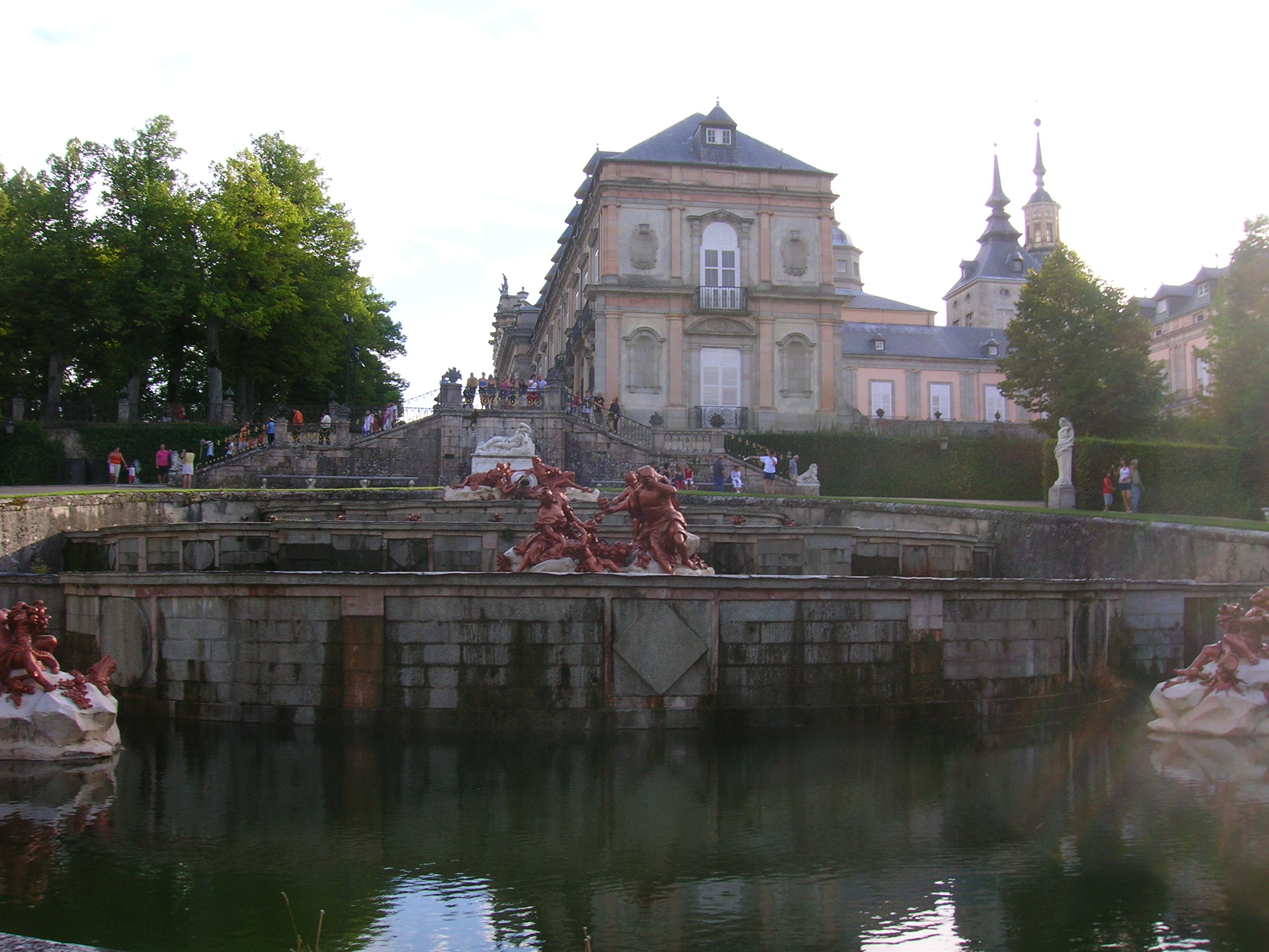 Fontana della Selva - dietro la Terrazza del Palazzo sopraelevata