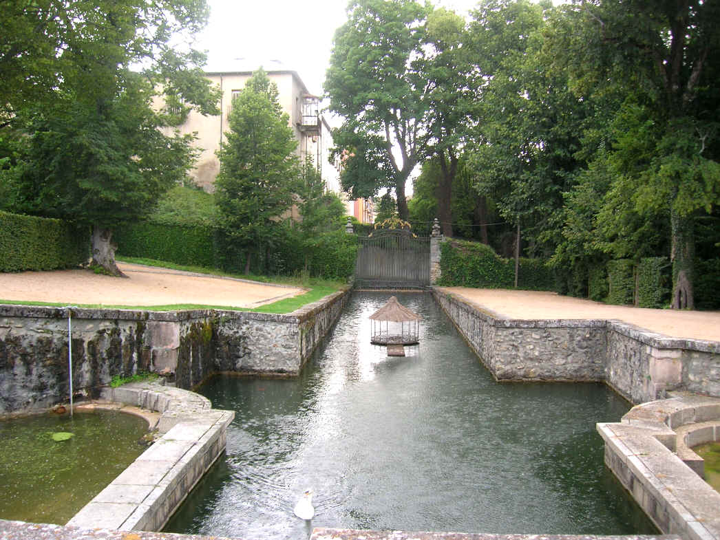 Statua del fiume Segre