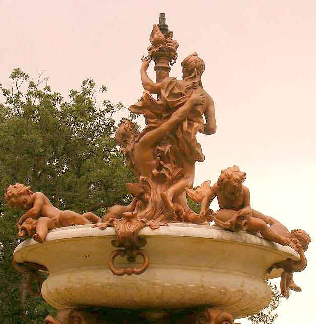 Il rossiccio delle statue da restaurare