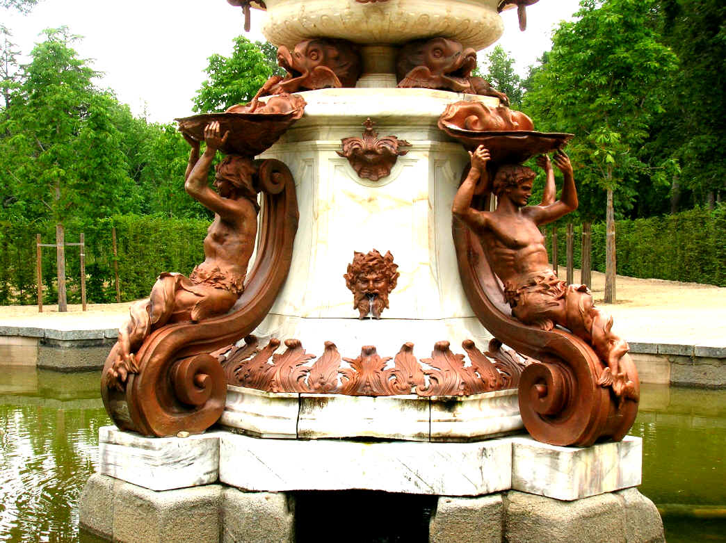 Fontana delle tazza con tritoni