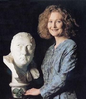Emma Kirkby con busto di Handel